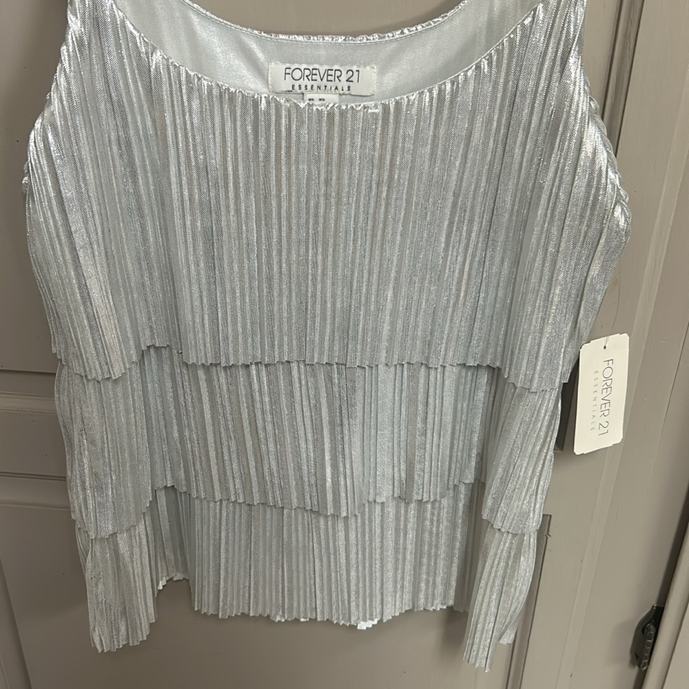 Fun silver top - Picture 2 of 2